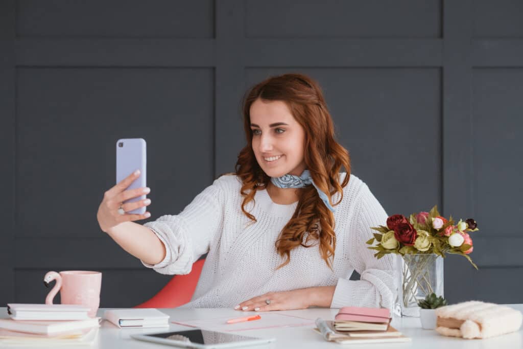 successful social media influencer selfie blog